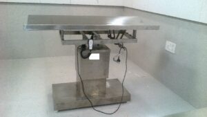REMOTE OPERATING ANIMAL SURGICAL TABLE